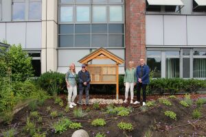 Insekten bekommen ein Quartier vor dem Kreishaus